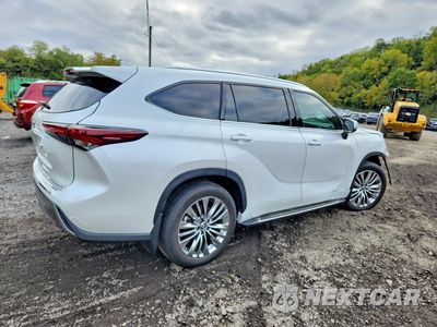 Trzecie zdjęcie samochodu z tyłu: 2024 TOYOTA HIGHLANDER PLATINUM VIN:5TDKDRBH7RS542128 - miniatura