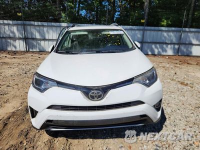 Piąte zdjęcie samochodu w środku: 2017 TOYOTA RAV4 XLE VIN:JTMWFREV6HJ113863 - miniatura