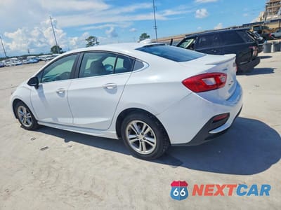 Drugie zdjęcie samochodu z przodu: 2017 CHEVROLET CRUZE LT VIN:1G1BE5SM0H7264368 - miniatura