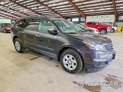 Czwarte zdjęcie samochodu z boku: 2016 CHEVROLET TRAVERSE LS VIN:1GNKVFED6GJ165880 - miniatura