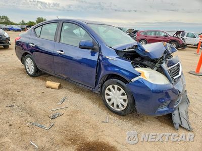 Czwarte zdjęcie samochodu z boku: 2012 NISSAN VERSA 1.6 S VIN:3N1CN7AP6CL815459 - miniatura