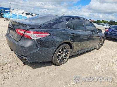 Trzecie zdjęcie samochodu z tyłu: 2018 TOYOTA CAMRY SE VIN:4T1B11HK9JU592862 - miniatura