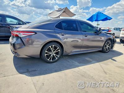 Trzecie zdjęcie samochodu z tyłu: 2018 TOYOTA CAMRY SE VIN:4T1B11HK1JU661155 - miniatura