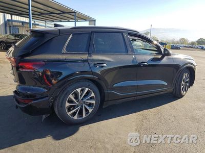 Trzecie zdjęcie samochodu z tyłu: 2025 AUDI Q6 E-TRON PRESTIGE VIN:WA134BGF7SA019806 - miniatura