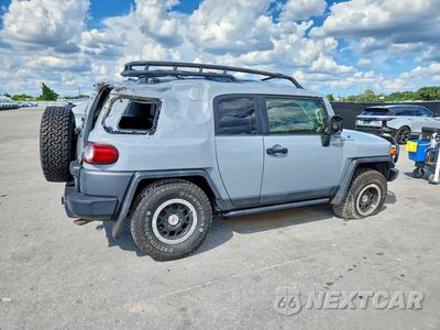 Trzecie zdjęcie samochodu z tyłu: 2013 TOYOTA FJ CRUISER BASE VIN:JTEBU4BFXDK155960 - miniatura