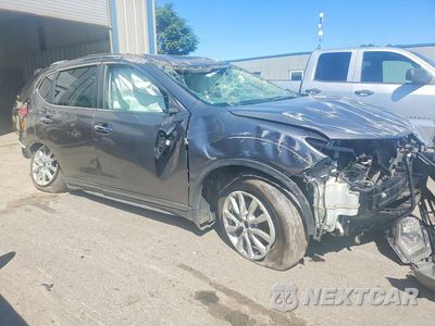 Czwarte zdjęcie samochodu z boku: 2017 NISSAN ROGUE SV VIN:KNMAT2MV7HP605813 - miniatura