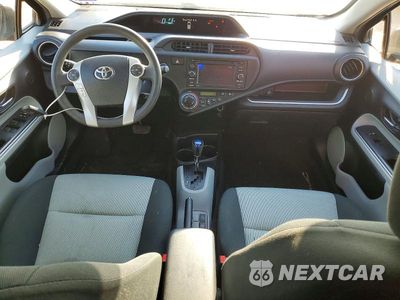Zdjęcie 8 z 12 samochodu: 2014 TOYOTA PRIUS C THREE VIN:JTDKDTB34E1560109 - miniatura