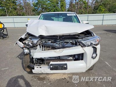 Piąte zdjęcie samochodu w środku: 2019 TOYOTA 4RUNNER SR5 PREMIUM VIN:JTEBU5JR5K5684455 - miniatura