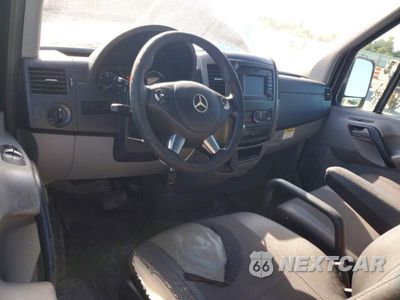 Zdjęcie 8 z 13 samochodu: 2014 MERCEDES-BENZ SPRINTER 2500 DELIVERY VAN VIN:WD3PE7CC2E5872814 - miniatura