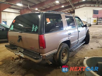 Trzecie zdjęcie samochodu z tyłu: 1996 GMC YUKON VIN:1GKEK13R3TJ729760 - miniatura