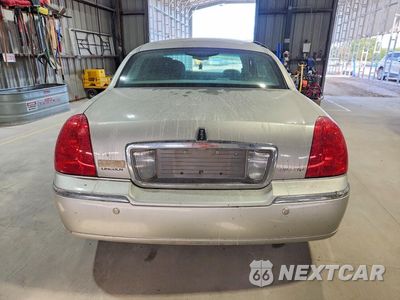 Zdjęcie 6 z 12 samochodu: 2004 LINCOLN TOWN CAR ULTIMATE VIN:1LNHM83W24Y653986 - miniatura