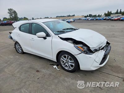 Czwarte zdjęcie samochodu z boku: 2017 TOYOTA YARIS IA BASE VIN:3MYDLBYV1HY161027 - miniatura