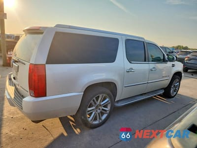 Trzecie zdjęcie samochodu z tyłu: 2010 CADILLAC ESCALADE ESV LUXURY VIN:1GYUKHEF8AR138349 - miniatura