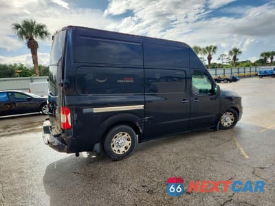 Trzecie zdjęcie samochodu z tyłu: 2016 NISSAN NV 2500 HD SV VIN:1N6BF0LY0GN810831 - miniatura