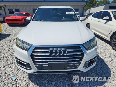 Piąte zdjęcie samochodu w środku: 2017 AUDI Q7 PREMIUM PLUS VIN:WA1LAAF72HD038655 - miniatura