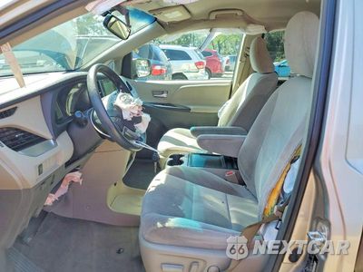 Zdjęcie 7 z 14 samochodu: 2017 TOYOTA SIENNA LE VIN:5TDKZ3DC5HS867973 - miniatura