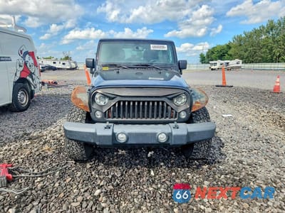 Piąte zdjęcie samochodu w środku: 2014 JEEP WRANGLER UNLIMITED RUBICON VIN:1C4BJWFG7EL145104 - miniatura