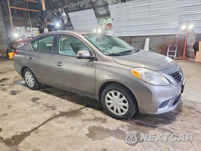 Czwarte zdjęcie samochodu z boku: 2013 NISSAN VERSA 1.6 S VIN:3N1CN7AP2DL830770 - miniatura