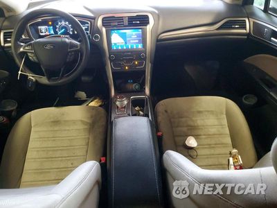 Zdjęcie 8 z 12 samochodu: 2019 FORD FUSION S VIN:3FA6P0G7XKR212230 - miniatura