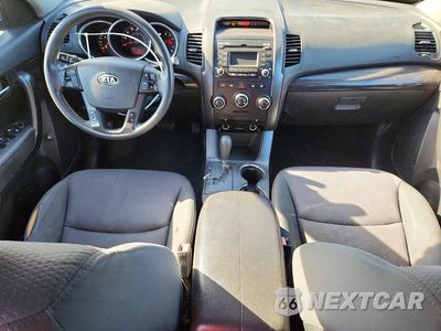Zdjęcie 8 z 13 samochodu: 2011 KIA SORENTO LX VIN:5XYKTDA20BG159556 - miniatura
