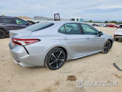 Trzecie zdjęcie samochodu z tyłu: 2018 TOYOTA CAMRY XSE VIN:4T1B61HK6JU128865 - miniatura
