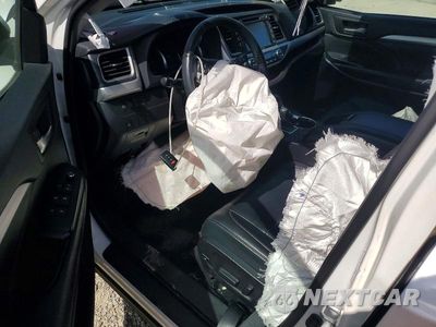 Zdjęcie 8 z 13 samochodu: 2019 TOYOTA HIGHLANDER XLE VIN:5TDKZRFH7KS338172 - miniatura