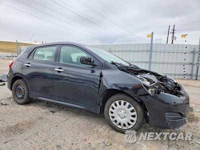 Czwarte zdjęcie samochodu z boku: 2010 TOYOTA MATRIX BASE VIN:2T1KU4EE2AC209496 - miniatura