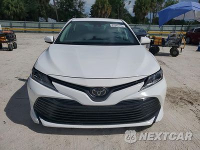 Piąte zdjęcie samochodu w środku: 2019 TOYOTA CAMRY LE VIN:4T1B11HK5KU262752 - miniatura