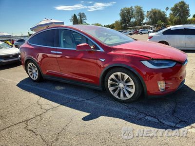 Czwarte zdjęcie samochodu z boku: 2016 TESLA MODEL X VIN:5YJXCBE21GF016649 - miniatura