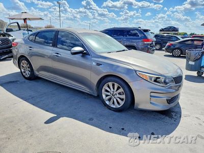 Czwarte zdjęcie samochodu z boku: 2016 KIA OPTIMA EX VIN:5XXGU4L31GG042296 - miniatura
