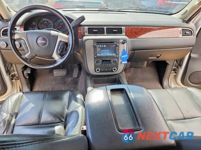 Zdjęcie 8 z 13 samochodu: 2014 GMC YUKON XL K1500 SLT VIN:1GKS2KE75ER227079 - miniatura