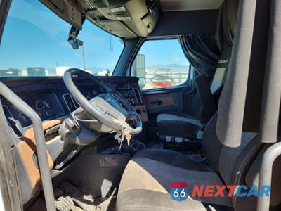 Zdjęcie 7 z 12 samochodu: 2021 FREIGHTLINER CASCADIA 1 - SEMI TRUCK VIN:3AKJHHDR1MSMZ0907 - miniatura