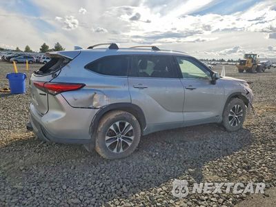 Trzecie zdjęcie samochodu z tyłu: 2022 TOYOTA HIGHLANDER HYBRID XLE VIN:5TDGBRCH6NS542562 - miniatura