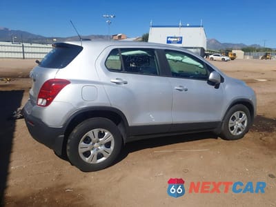 Trzecie zdjęcie samochodu z tyłu: 2016 CHEVROLET TRAX LS VIN:3GNCJKSB3GL238224 - miniatura