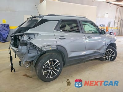 Trzecie zdjęcie samochodu z tyłu: 2025 CHEVROLET TRAILBLAZER LT VIN:KL79MRSL3SB214864 - miniatura