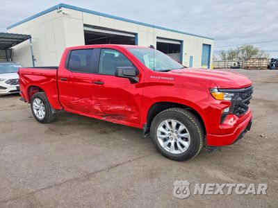 Czwarte zdjęcie samochodu z boku: 2026 CHEVROLET SILVERADO C1500 CUSTOM VIN:1GCPABEK6TZ321705 - miniatura