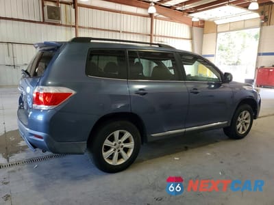 Trzecie zdjęcie samochodu z tyłu: 2012 TOYOTA HIGHLANDER SE VIN:5TDBK3EH2CS101125 - miniatura
