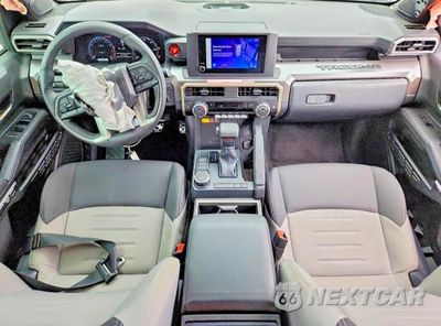 Zdjęcie 8 z 12 samochodu: 2024 TOYOTA TACOMA TRD SPORT VIN:3TMKB5FN6RM014112 - miniatura