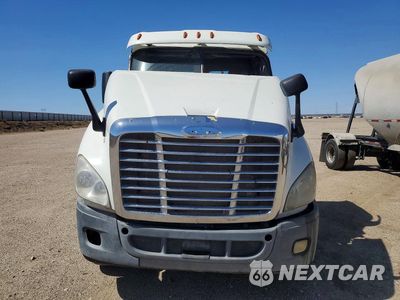 Piąte zdjęcie samochodu w środku: 2016 FREIGHTLINER CASCADIA 125 VIN:3AKBGDD57GSGU9465 - miniatura