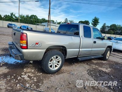Trzecie zdjęcie samochodu z tyłu: 2003 GMC NEW SIERRA K1500 VIN:1GTEK19V83E143001 - miniatura
