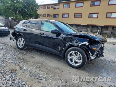Czwarte zdjęcie samochodu z boku: 2024 CHEVROLET TRAX LS VIN:KL77LFE20RC195402 - miniatura