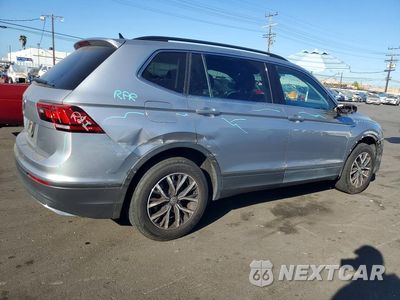 Trzecie zdjęcie samochodu z tyłu: 2019 VOLKSWAGEN TIGUAN SE VIN:3VV3B7AX2KM196536 - miniatura