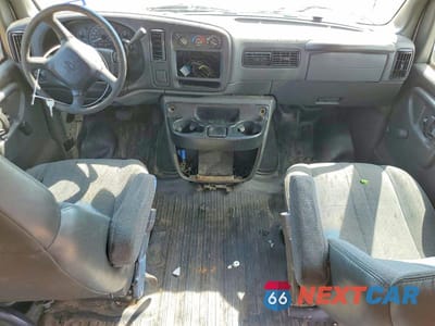 Zdjęcie 8 z 13 samochodu: 2002 CHEVROLET EXPRESS 2500 DELIVERY VAN VIN:1GCGG29RX21127763 - miniatura