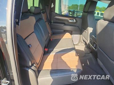 Zdjęcie 10 z 12 samochodu: 2023 CHEVROLET SILVERADO K1500 HIGH COUNTRY VIN:2GCUDJED3P1113768 - miniatura