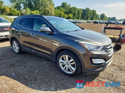 Czwarte zdjęcie samochodu z boku: 2014 HYUNDAI SANTA FE SPORT 2.0T VIN:5XYZWDLA4EG212225 - miniatura