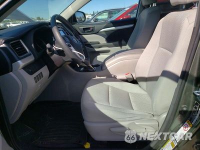 Zdjęcie 7 z 12 samochodu: 2018 TOYOTA HIGHLANDER LE VIN:5TDZZRFH1JS258900 - miniatura