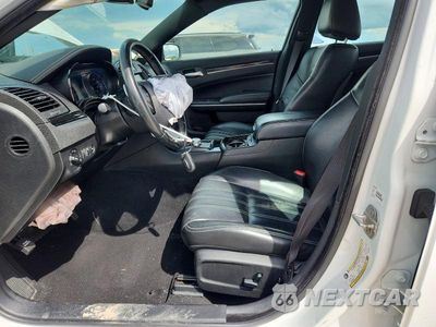 Zdjęcie 7 z 13 samochodu: 2019 CHRYSLER 300 S VIN:2C3CCABG1KH682880 - miniatura