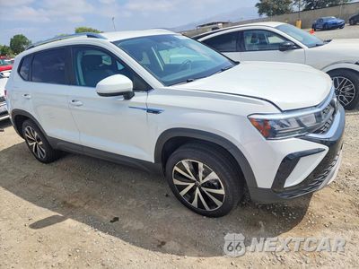 Czwarte zdjęcie samochodu z boku: 2022 VOLKSWAGEN TAOS SE VIN:3VVRX7B21NM008219 - miniatura
