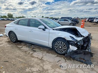 Czwarte zdjęcie samochodu z boku: 2023 HYUNDAI SONATA HYBRID LIMITED VIN:KMHL54JJ1PA083693 - miniatura