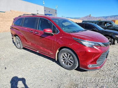Czwarte zdjęcie samochodu z boku: 2021 TOYOTA SIENNA XLE VIN:5TDYRKEC0MS068566 - miniatura